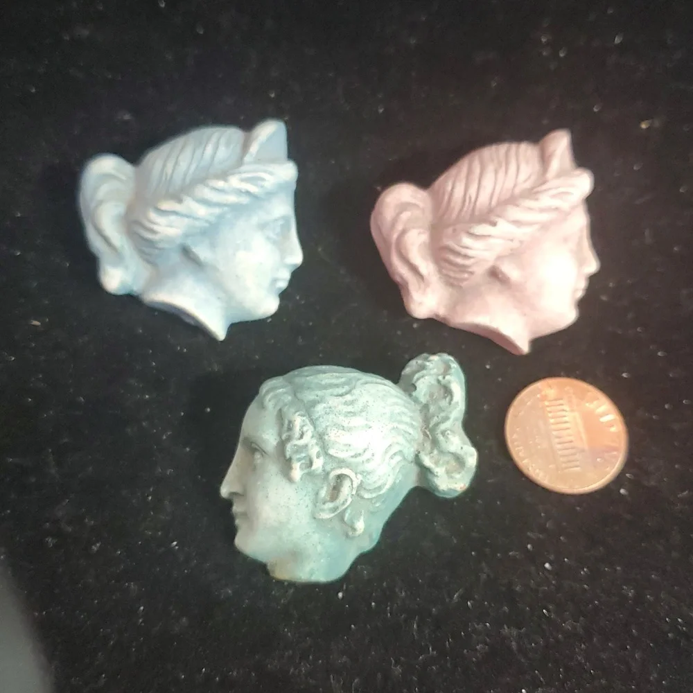 Vintage Style Cameo Brooch Set DA54